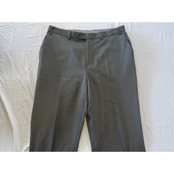 IZOD Flat Front Microfiber Easy Care Chino Pants. Gray. Men's 35X34, EUC!! - Picture 5 of 9